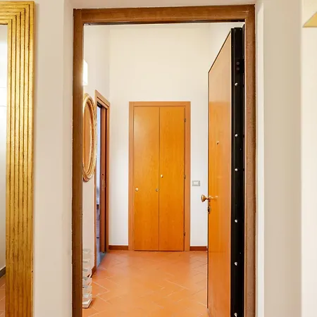 Two Bedrooms Verdi Comfortable Apartament Florencja
